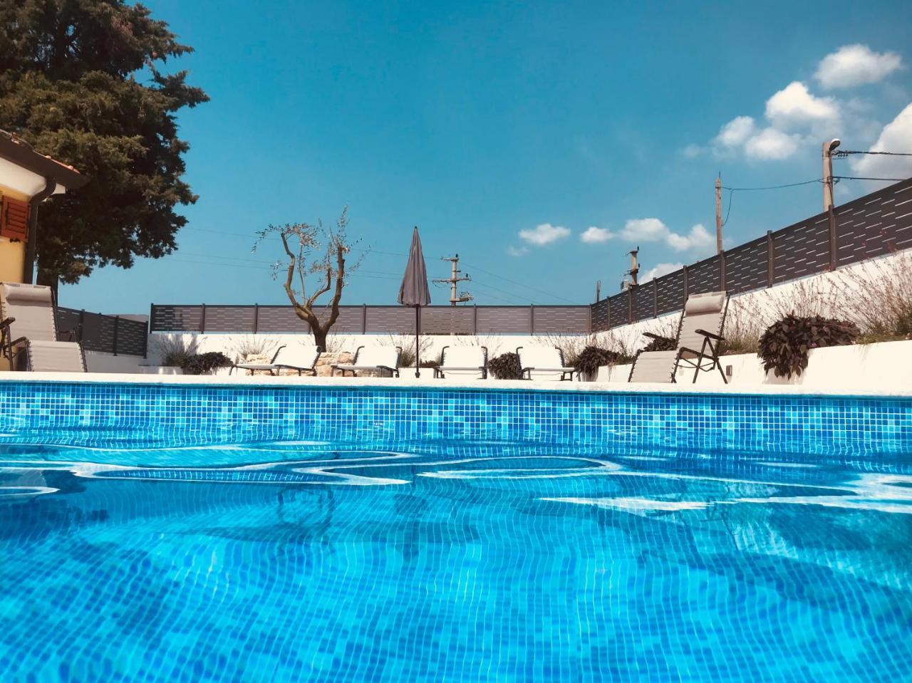 Apartments Viler บูเย ภายนอก รูปภาพ