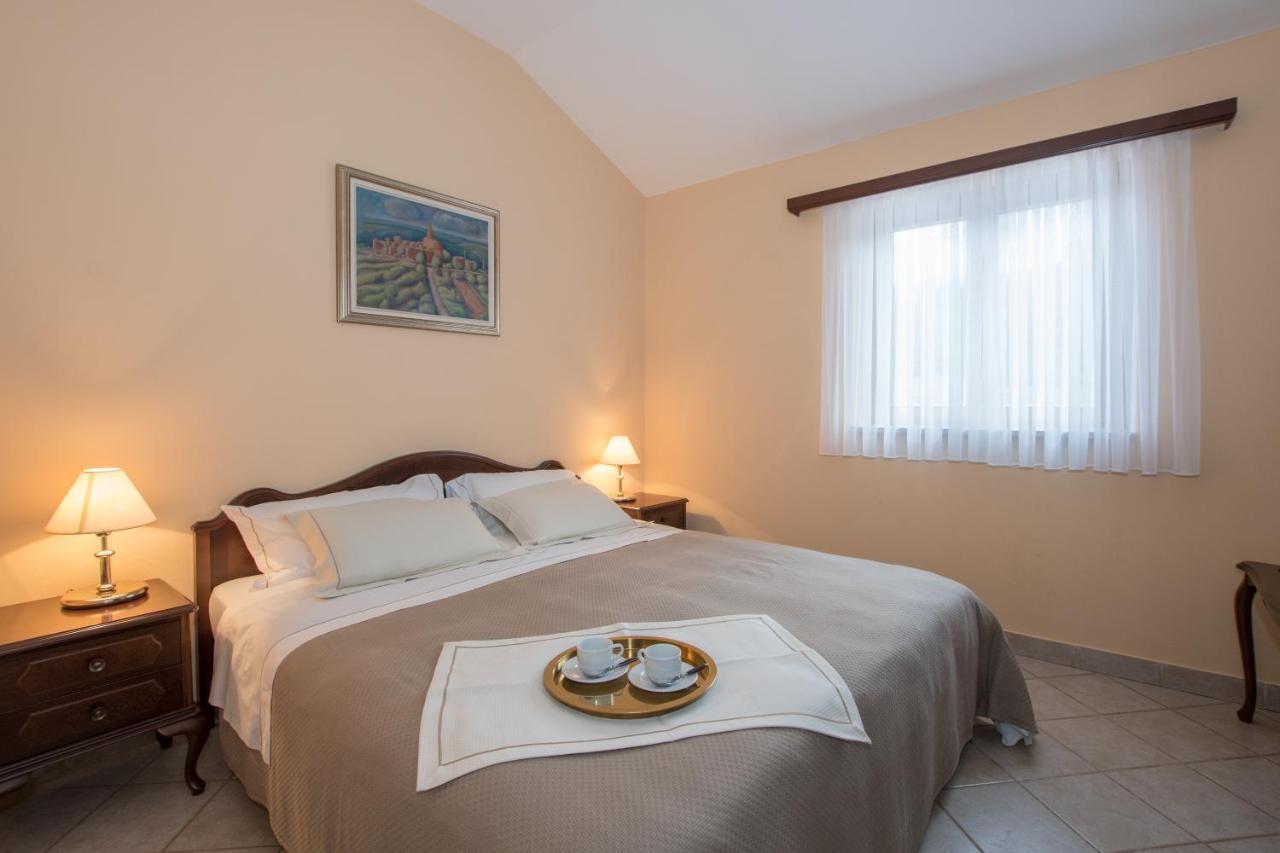 Apartments Viler บูเย ภายนอก รูปภาพ